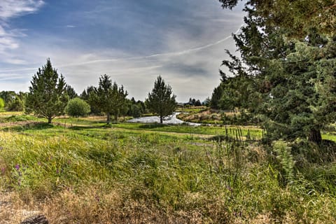 Updated Farmhouse w/ Deck on Central Oregon Canal! Maison in Bend