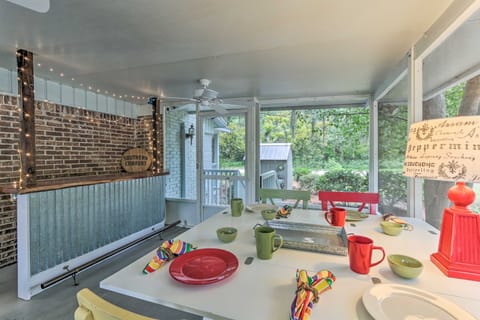 Home w/ Screened Porch < 1 Mi to Old Town Bluffton House in Bluffton