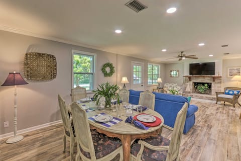 Home w/ Screened Porch < 1 Mi to Old Town Bluffton House in Bluffton