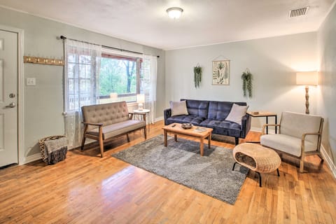 Centrally Located Hot Springs Home w/ Deck! House in Hot Springs