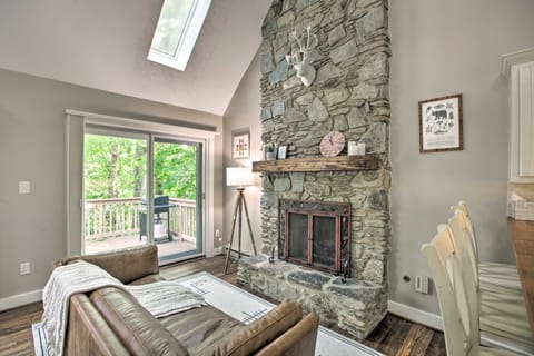Wintergreen Resort Home w/ 2 Decks + Ski Access! House in Massies Mill