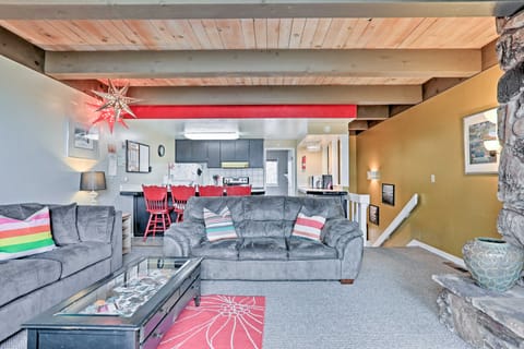 1 Mi to Shore: Quiet South Lake Tahoe Condo Apartment in South Lake Tahoe