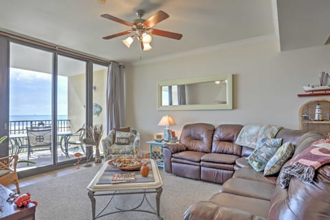 Beachfront Bliss on Dauphin Island w/ Pool Access! Apartment in Dauphin Island