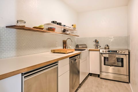 Palm Springs Retreat w/ Pool Access & Valley Views Apartment in Palm Springs