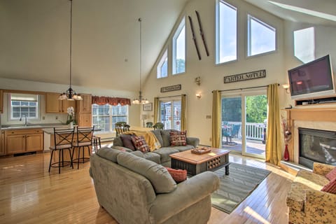 Deluxe North Conway Home w/ Game Room & Fire Pit! House in Madison