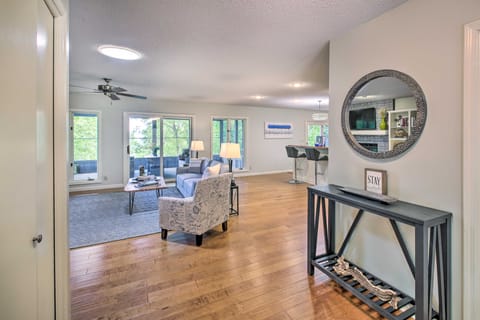 'Casa Azul' on Cortez Golf Course: Decks & Views! House in Garland County