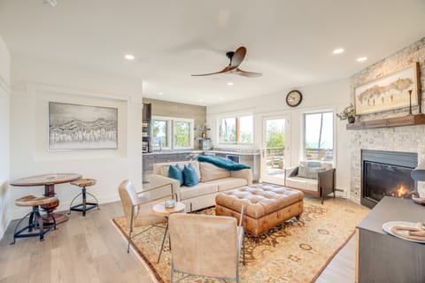 40 Acres of Privacy: Mtn-View Glenwood Springs Gem House in Colorado