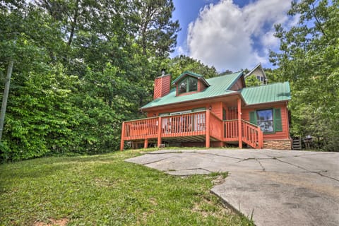 Gatlinburg Chalet: Hot Tub, Sauna + Mountain View House in Gatlinburg