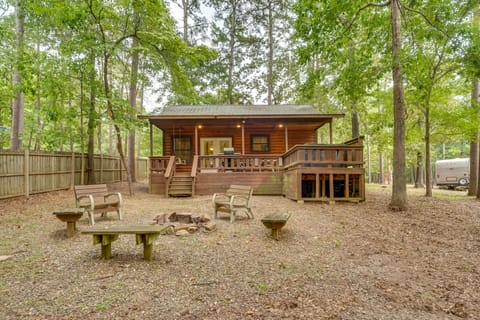 Hot Tub & Deck: Broken Bow 'Azalea House' House in Broken Bow