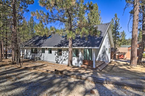 Modern Home < 1/2 Mi to Big Bear Lake, 2 Mi to Ski House in Big Bear