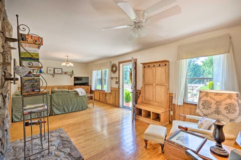 Charming Cottage < 10 Mi to Wineries & Skiing! Cottage in Massies Mill