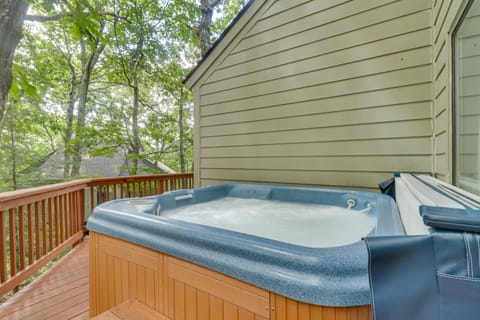 Wintergreen Home w/ Hot Tub, Deck & Mountain Views House in Massies Mill