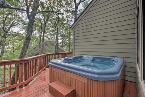 Wintergreen Home w/ Hot Tub, Deck & Mountain Views House in Massies Mill