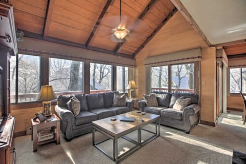 Wintergreen Home w/ Hot Tub, Deck & Mountain Views Haus in Massies Mill