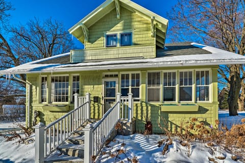Restored 1930's Bungalow w/ Fire Pit, In Town! House in Sturgeon Bay