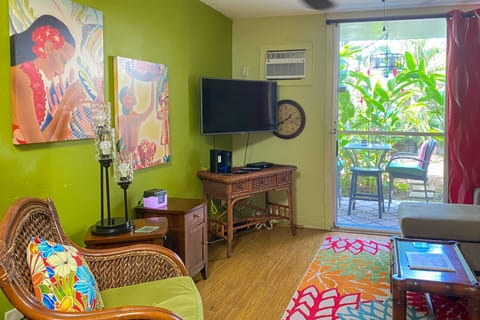 First Responders Book With Us - Kona Islander Inn! Apartment in Holualoa