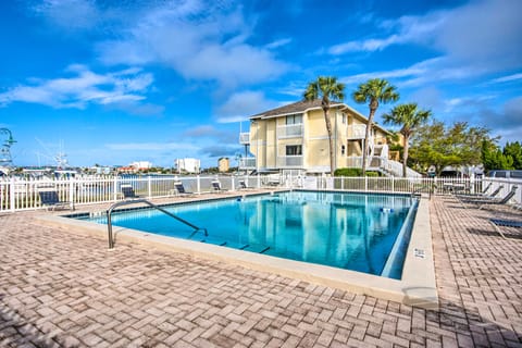 Sandpiper Cove Escape on Canal - Walk to Beach! Apartment in Destin