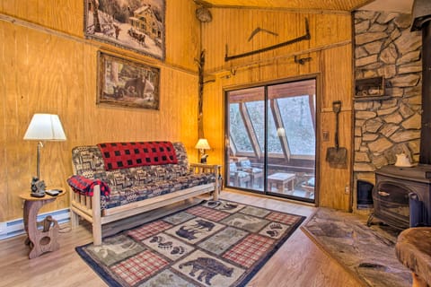 Riverside Cabin w/ Deck by Hiking Trails & Fishing Casa in Qualla