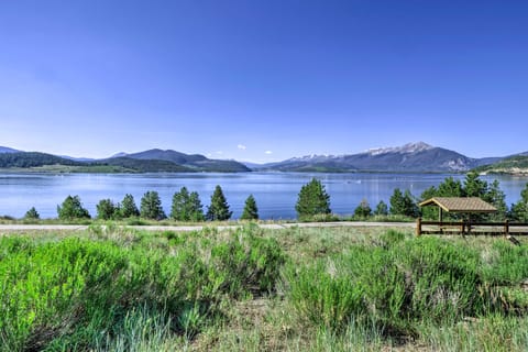 Lake Dillon Retreat with Panoramic Mountain Views! Condominio in Dillon