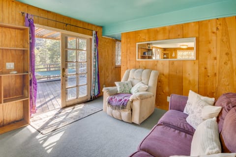 Topanga Canyon Rustic Treetop Trailer on 16 Acres! House in Topanga