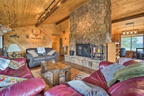 Sprawling Mountain-View Cabin: 5 Mi to Mesa Verde House in Colorado