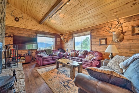 Sprawling Mountain-View Cabin: 5 Mi to Mesa Verde House in Colorado