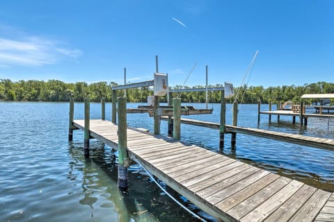 Angler's Getaway: Riverfront Home w/Boat Dock House in Homosassa