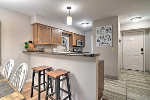 Heated Pool Access: Condo < 5 Mi to Branson Strip! Apartment in Branson