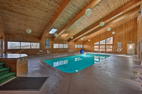 Beech Mountain Condo: Pool Access, 1 Mi to Skiing Apartment in Beech Mountain