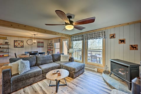 Beech Mountain Condo: Pool Access, 1 Mi to Skiing Apartment in Beech Mountain