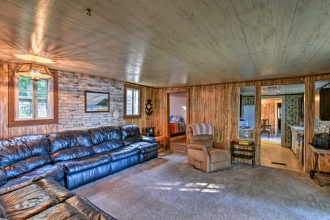 Life on the Lake with Private Dock & Fire Pit! Cottage in Winthrop