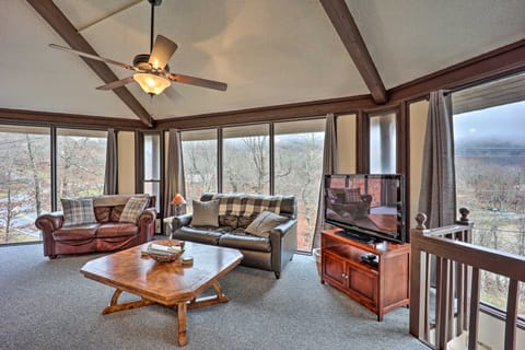 Skiway Chalet' Beech Mountain Home w/ Hot Tub! House in Beech Mountain