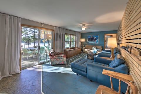 Lakefront Home with Deck, Dock, & Water Access! Casa in Montville