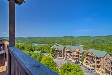 Luxe Branson Retreat w/ Mtn Views & Pool Access! Apartment in Indian Point