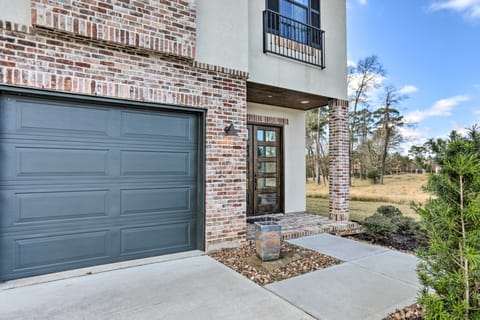 Modern Lake Conroe Escape w/ Grill & Boat Slip! Condo in Lake Conroe