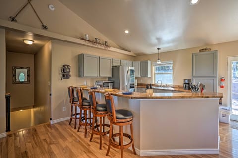 Hilltop Haven in Florissant: Deck + Mountain View! House in Colorado