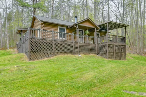 Smoky Mountain 'Cozy Cove' Cabin: Deck & Fire Pit! House in Cosby