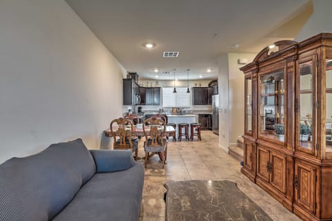 Luxe Retreat w/ Mtn Views < 5 Mi to Dtwn Reno! Wohnung in Sparks