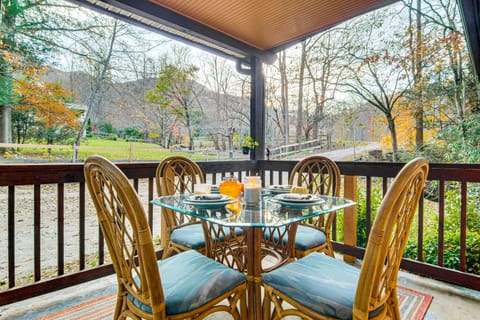 Hot Tub & Stone Fire Pit: Smoky Mountain Oasis! House in Maggie Valley