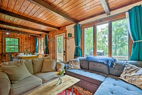 Cozy Treetop Hideaway Near Harriman Reservoir! House in Wilmington