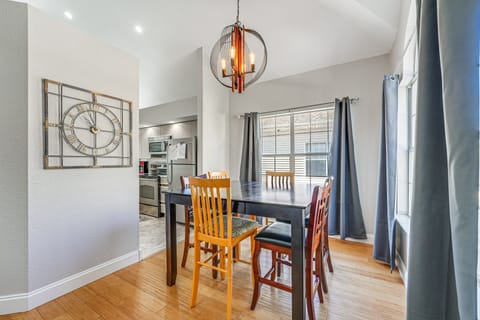 Marina Views & Cozy Sunroom: Condo in Branson! Apartment in Branson