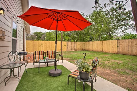 Modern Fort Worth Retreat ~ 5 Miles to Dtwn! Casa in Fort Worth