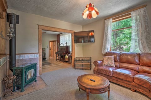 Cotopaxi Escape w/ Game Room on Arkansas River! House in Colorado