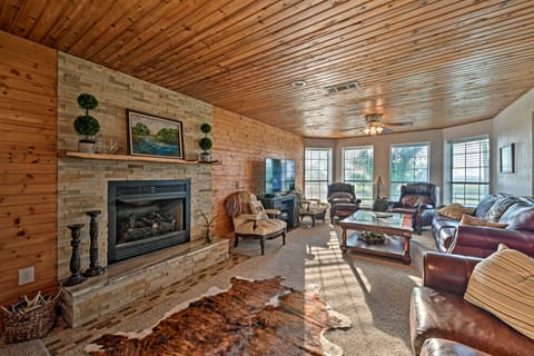 Charming Hamilton Farmhouse w/ Country Views! House in Rio Grande