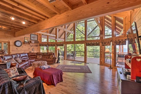 Custom Cabin w/ 12 Acres on Dale Hollow Lake! House in Tennessee