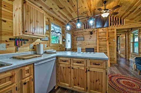 Lakefront Paradise: On-Site Hiking & Waterfall! House in Nolin Lake