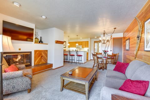 1 Mi to Keystone Ski Lift: Lakefront 4-Season Gem Apartment in Keystone