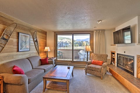 Lakefront 4-Season Gem < 1 Mi to Keystone Ski Lift Apartment in Keystone