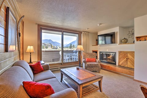 Lakefront 4-Season Gem < 1 Mi to Keystone Ski Lift Apartment in Keystone