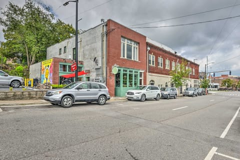 Modern Knoxville Gem: Near Campus & Eateries! Condo in Knoxville
